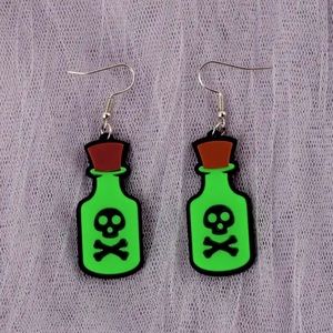 Green poison bottle earrings ☠️